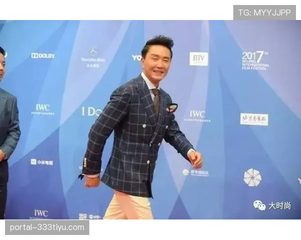 程语轩昨儿背的包值好几个月房租，路人都以为我误闯了红毯